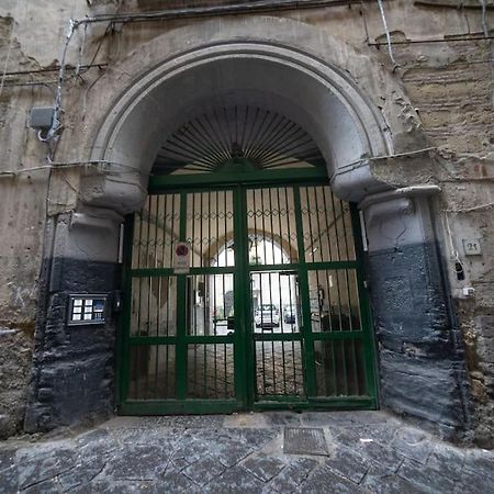Home Nonna Sabina - Centro Storico Napoli Luaran gambar